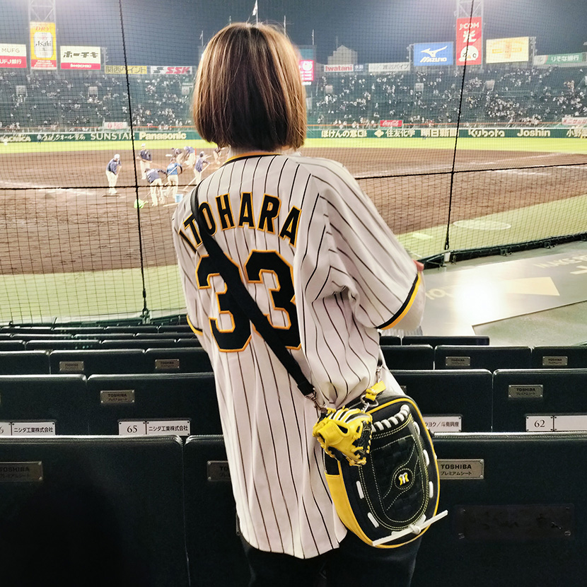 トライオンと阪神タイガースのコラボショルダーバッグ