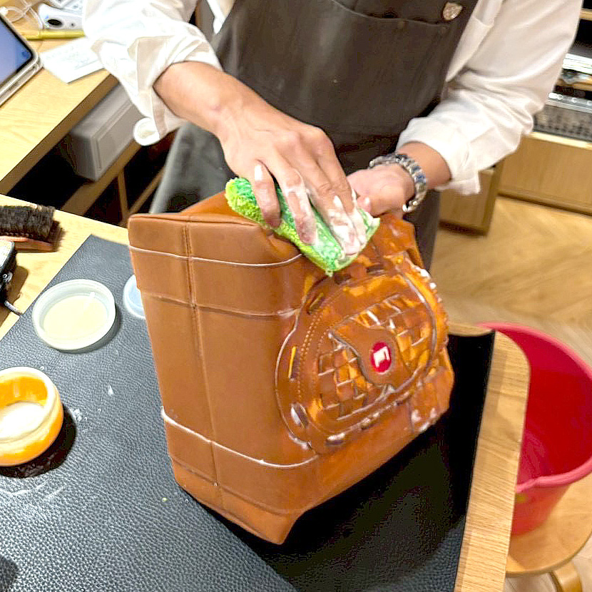 サドルソープでグローブバッグを丸洗い