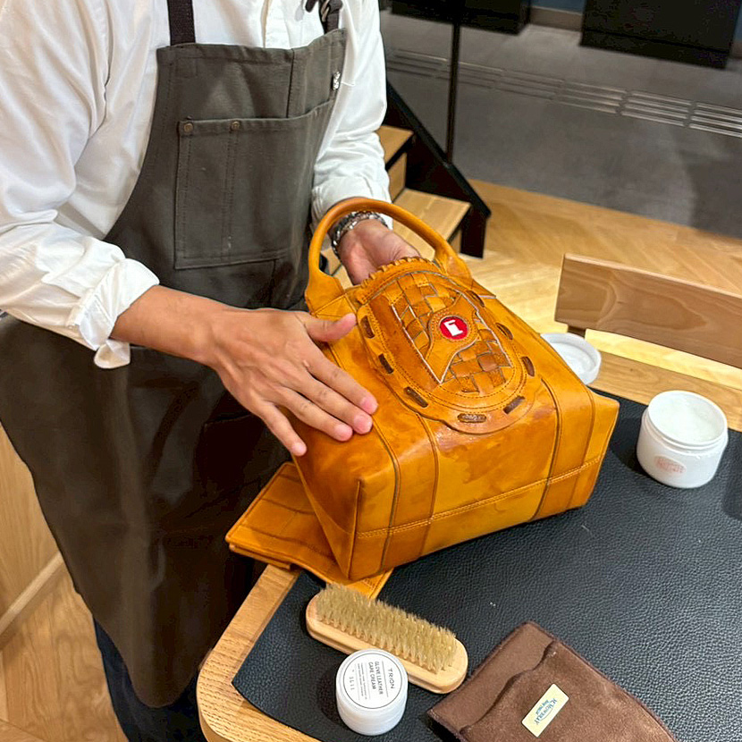 グローブミニトートバッグ お手入れ中
