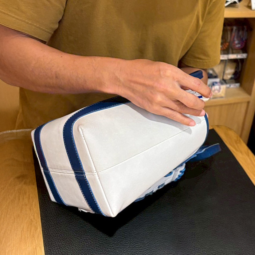 グローブミニトートバッグ お手入れ中