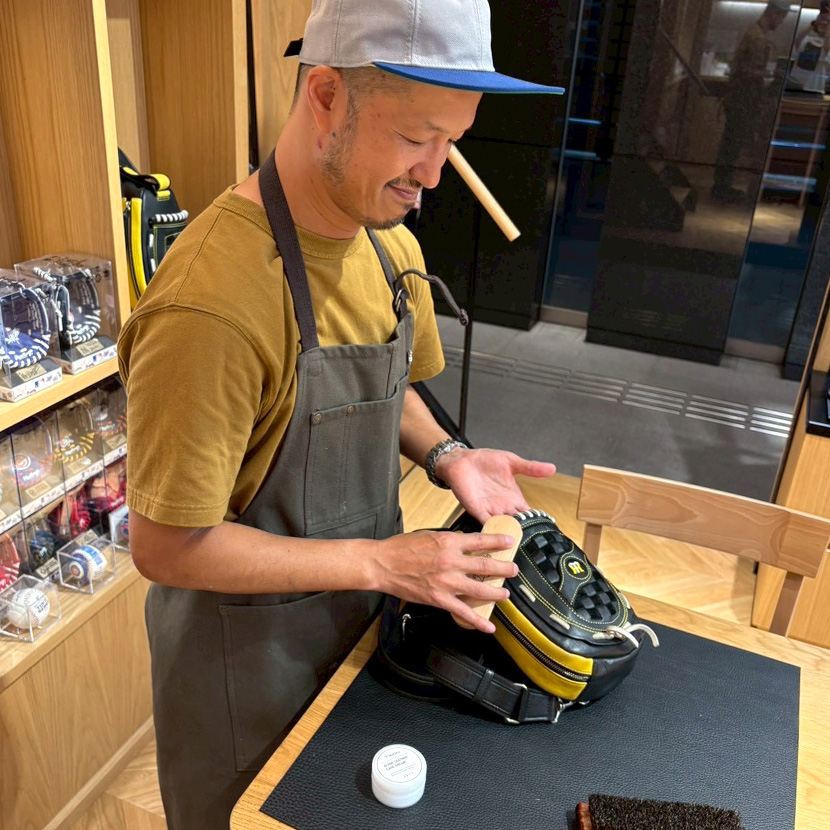 阪神タイガースコラボボディバッグ お手入れ中