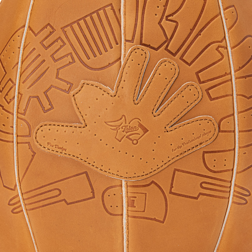 トライオン グローブミニリュックサックの型押し