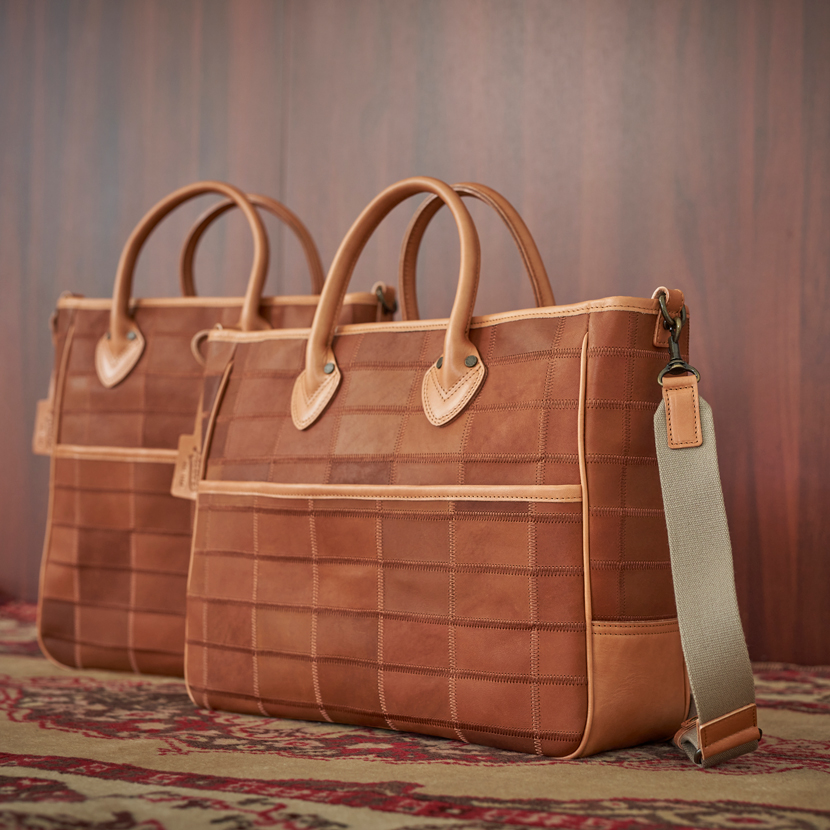 TRIONのレザートートバッグ