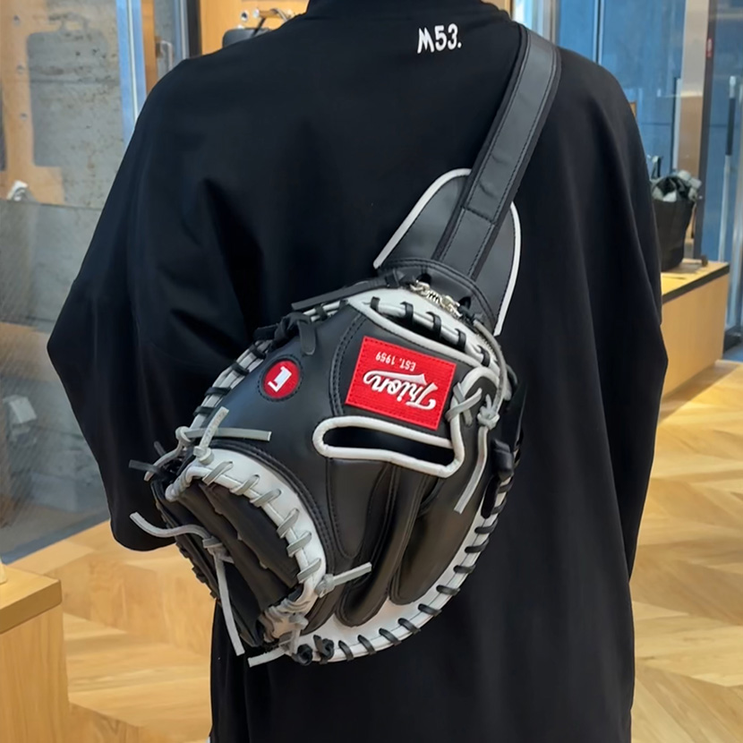 キャッチャーミットボディバッグ