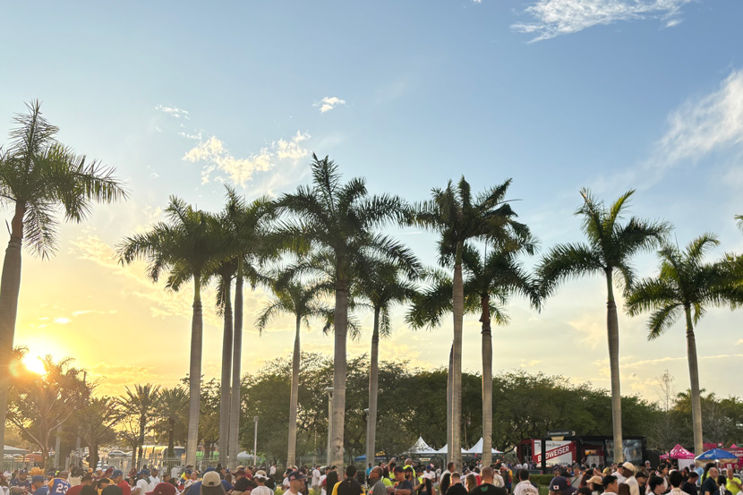 wbc観戦マイアミのスタジアム前