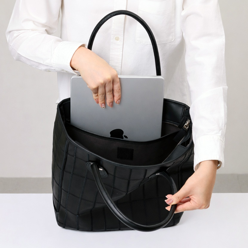 トート縦型にパソコンを収納