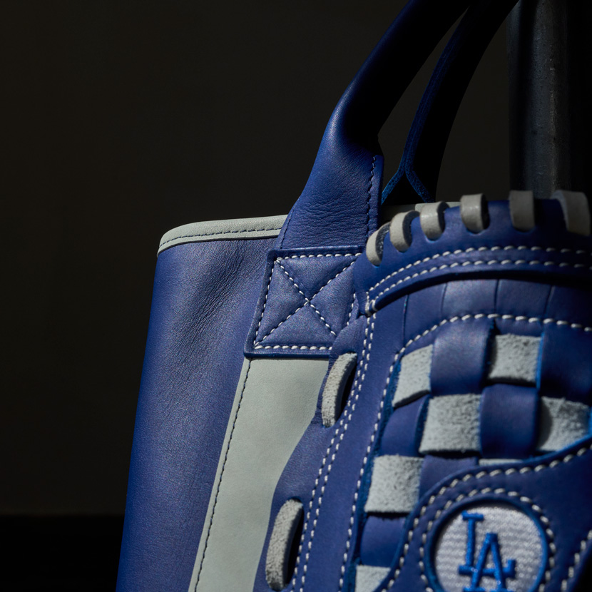 ドジャースのグローブミニトートのアップ写真