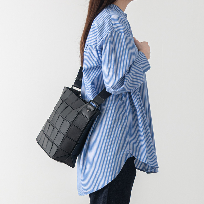 軽量ショルダーバッグ