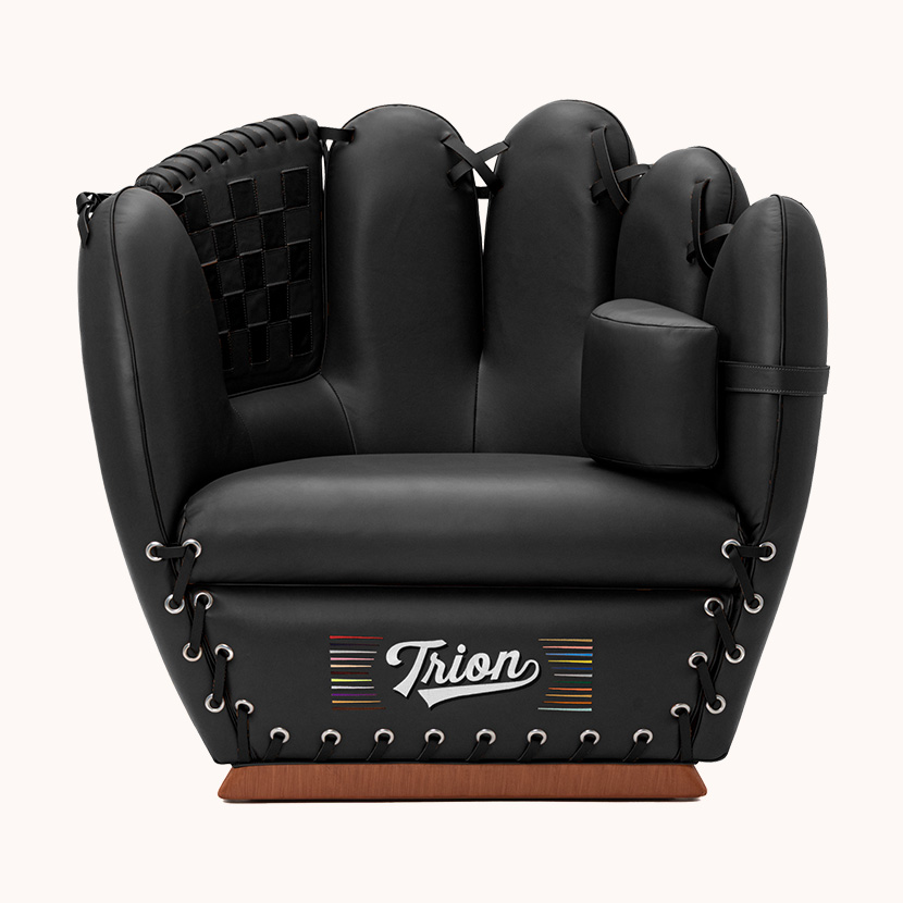 トライオンのグラブチェア 刺繍入り Black
