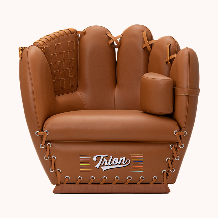 トライオンのグラブチェア 刺繍入り Tan