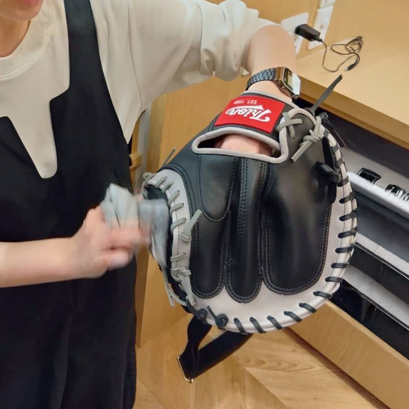 キャッチャーミットボディバッグのお手入れ方法