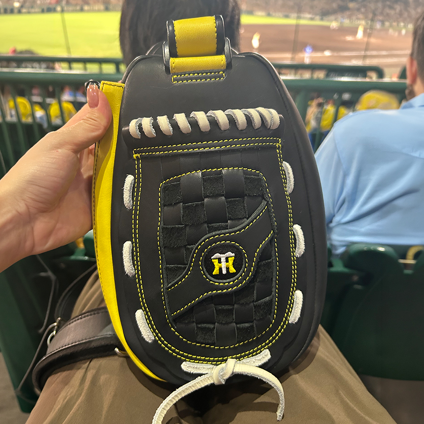 阪神タイガースコラボ グローブボディバッグ