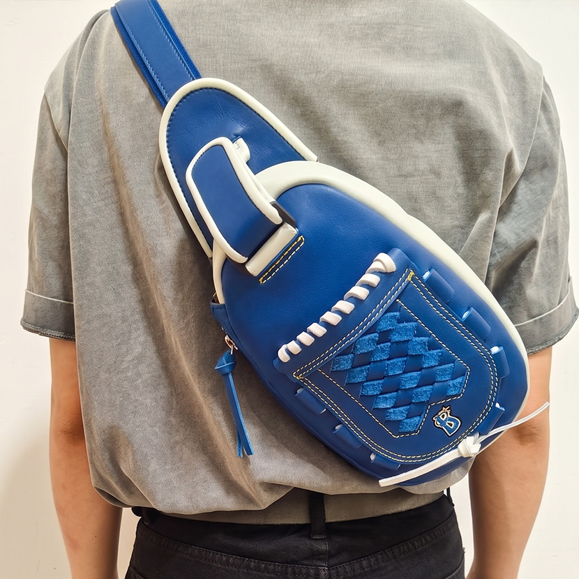 横浜DeNAベイスターズ トライオンコラボ グローブボディバッグ 愛用品